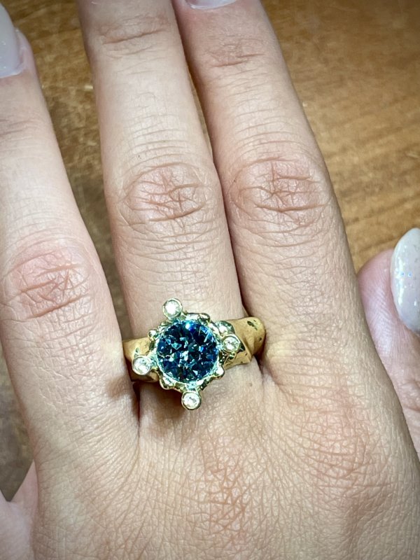 Anello in ottone "Torre del castello innamorato" in ottone e swarovski - immagine 3