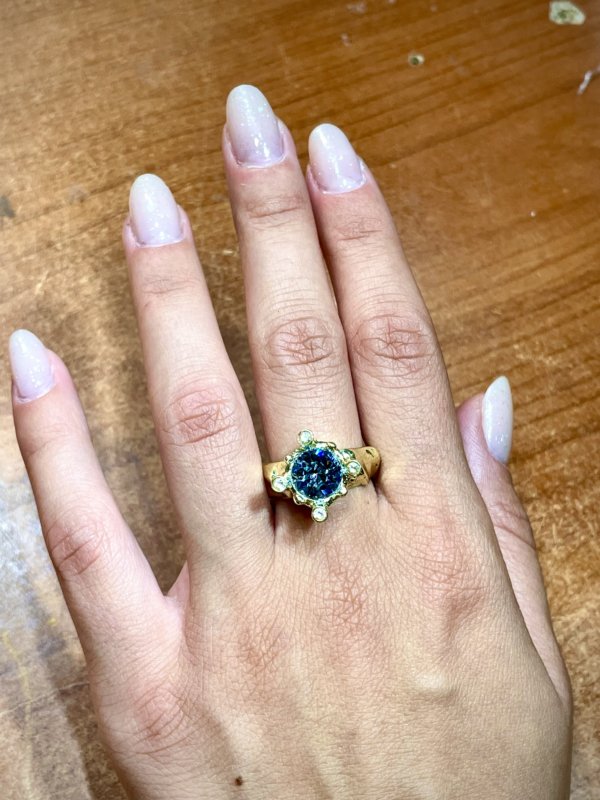Anello in ottone "Torre del castello innamorato" in ottone e swarovski - immagine 2