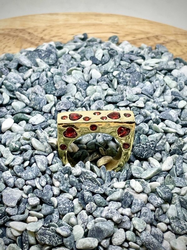 Anello d'Amour, in ottone e una cascata di cuoricini, rossi o blu o rosa - immagine 5