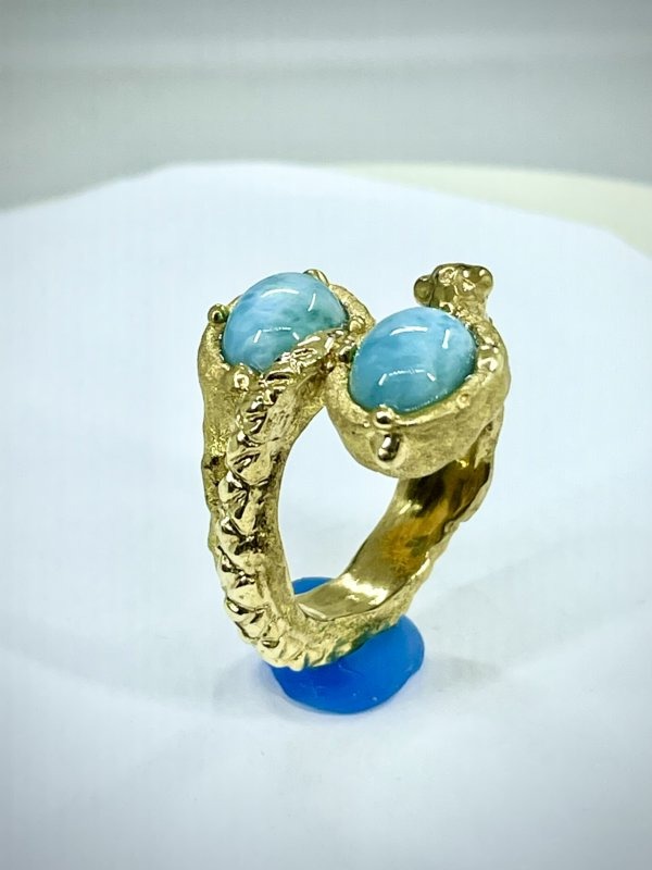 Anello in  ottone e Larimar con testa e coda di serpente - immagine 2